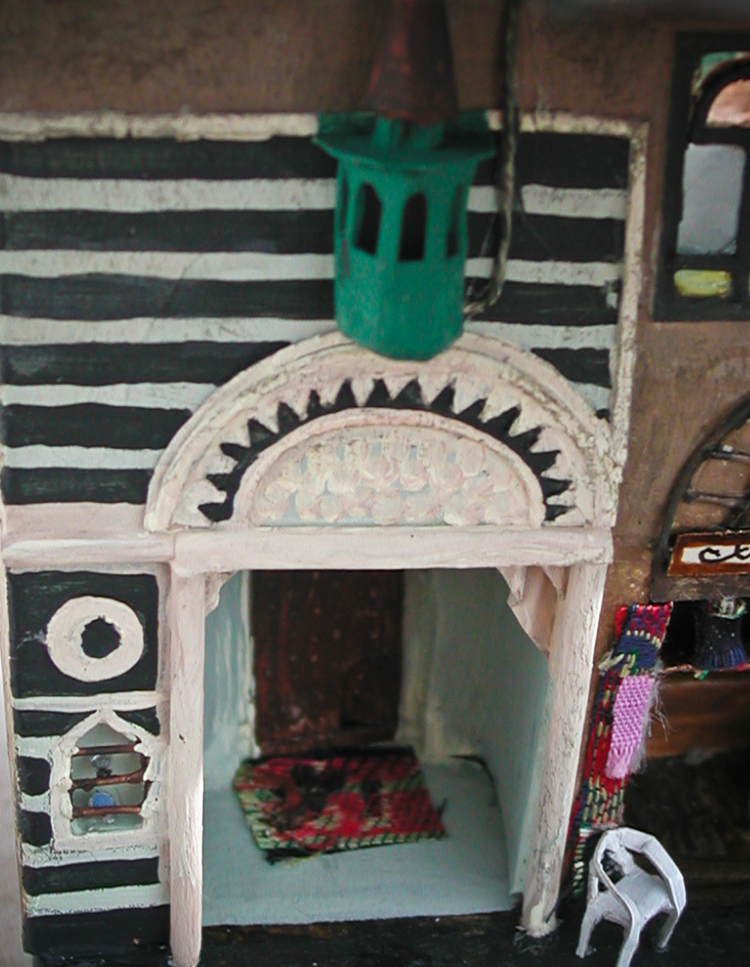 L'entrée d'une des mosquées couvertes du souk. Socle 13 x 7,5 cm.