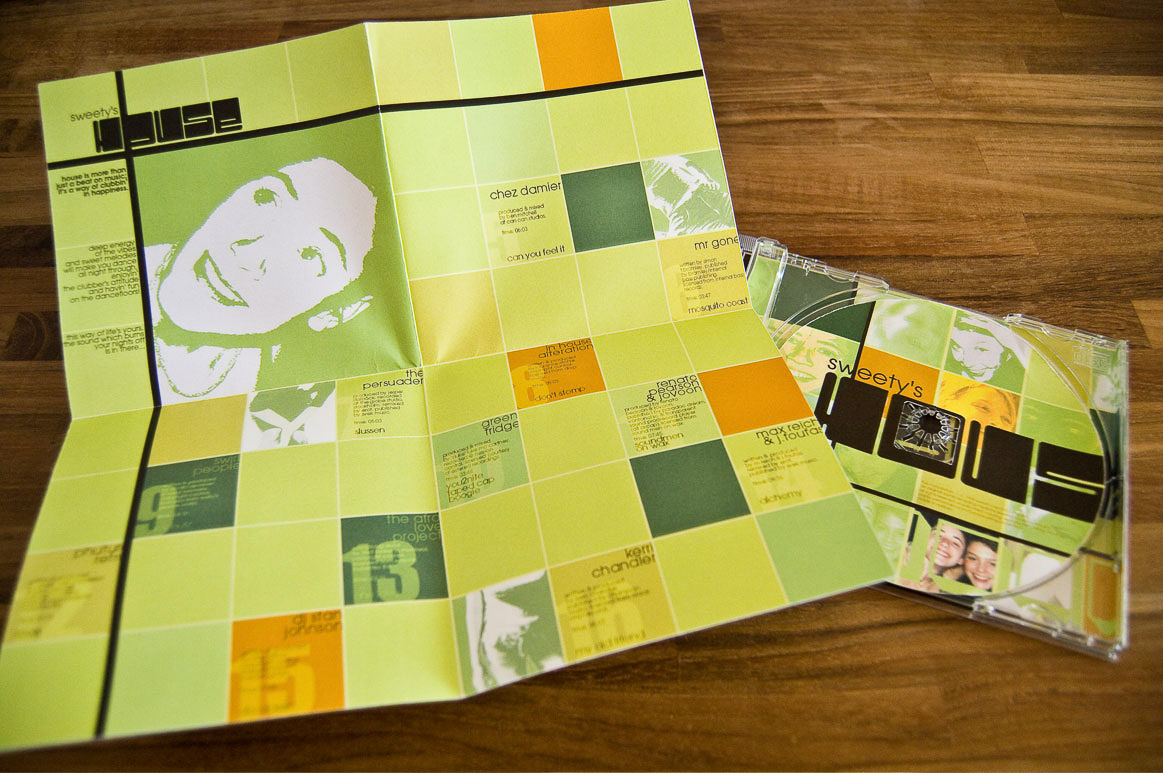 Projet réalisé à l'Ecole de Design de Montréal. Objectif : concevoir le packaging d'un disque libre de choix, depuis les prises de vues nécessaires et leur développement en chambre, en passant par les scanns, jusqu'à la mise en page finale.