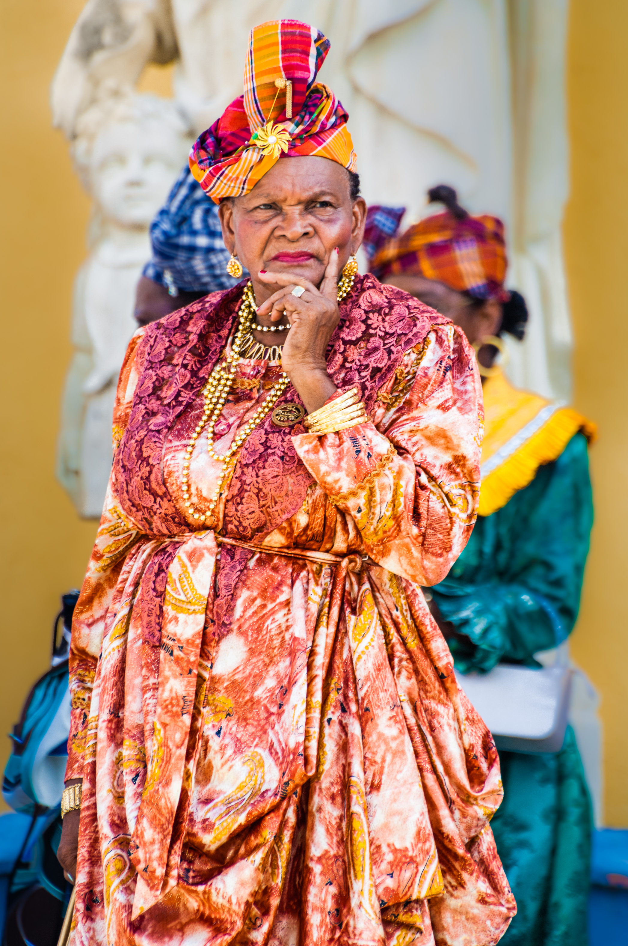 France, Guadeloupe, Grande-Terre, Pointe-à-Pitre, Portrait d'une femme en tenue traditionnelle créole d'apparat lors de la fête de l'association des femmes de marins-pêcheurs de Guadeloupe // France, Guadeloupe, Grande-Terre, Pointe-à-Pitre, portrait of a woman dressed in traditional Creole costume for the Guadeloupe women of fishermen's festival