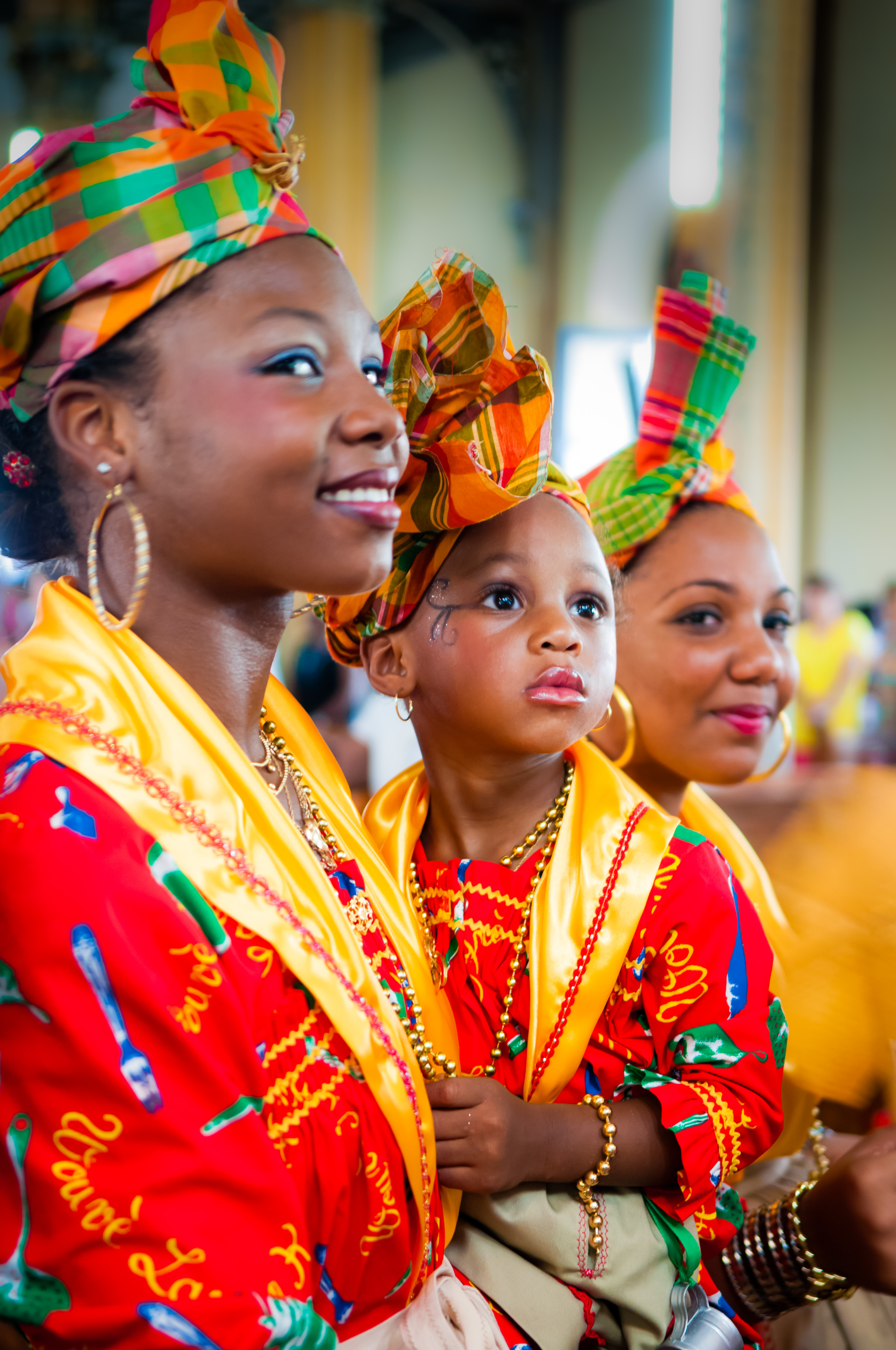 France, Caraïbes, Petites Antilles, Guadeloupe, Grande-Terre, Pointe-à-Pitre, Portrait de 3 jeunes filles créoles en habits traditionnels lors de la Fête des Cuisinières à la cathédrale Saint-Pierre et Saint-Paul // France, Caribbean, Lesser Antilles, Guadeloupe, Grande-Terre, Pointe-à-Pitre, Portrait of 3 Creole girls dressed in traditional clothes at St-Pierre and Saint-Paul Cathedral Festival