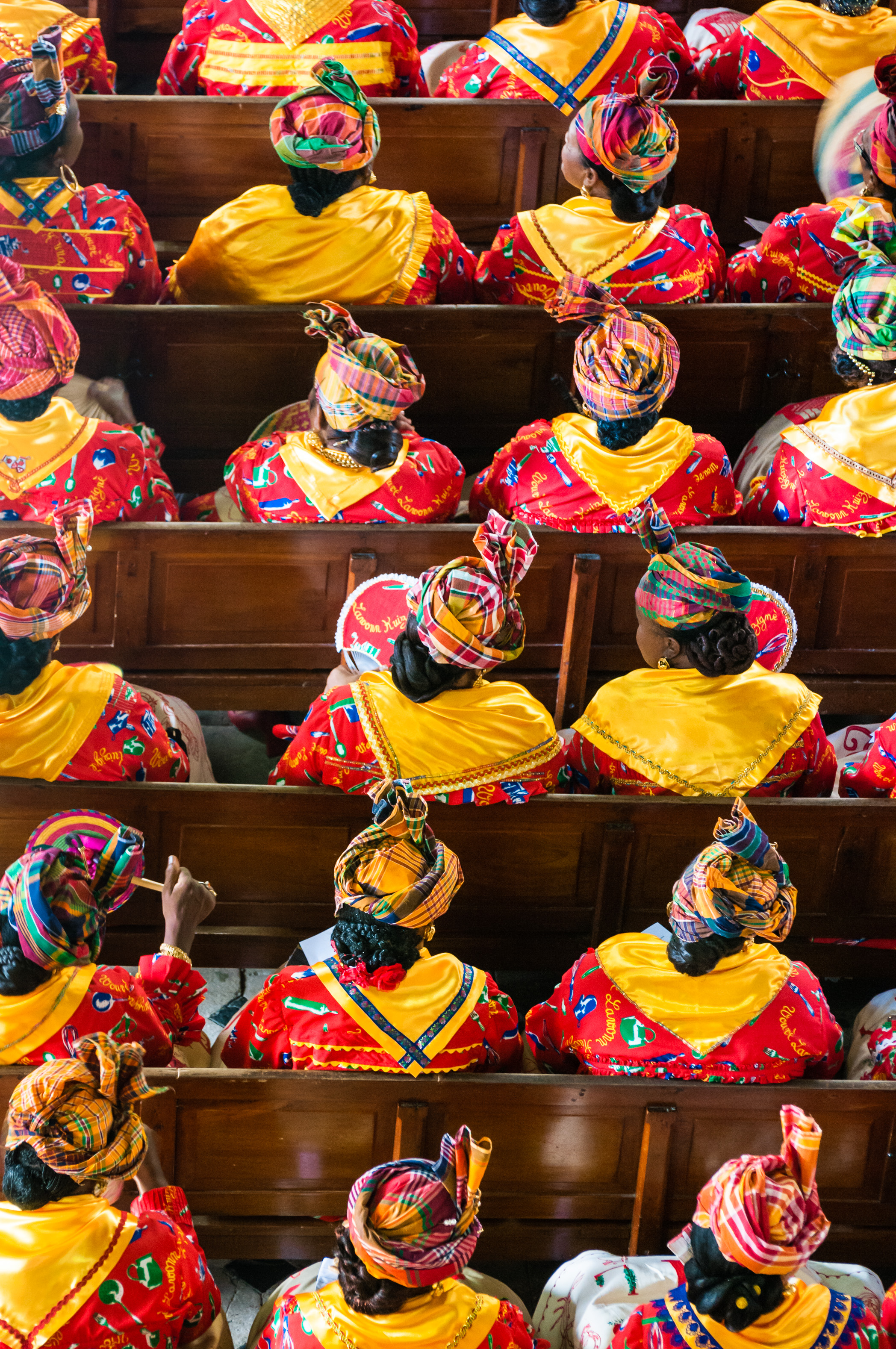 France, Petites Antilles, Guadeloupe, Grande-Terre, Pointe-à-Pitre, femmes créoles vues de haut en habits traditionnels lors de la Fête des Cuisinières à la cathédrale Saint-Pierre et Saint-Paul // France, French West Indies, Guadeloupe, Grande-Terre, Pointe-à-Pitre, Creole women seen high in traditional dress at the Cooking Festival in St. Peter and St. Paul Cathedral