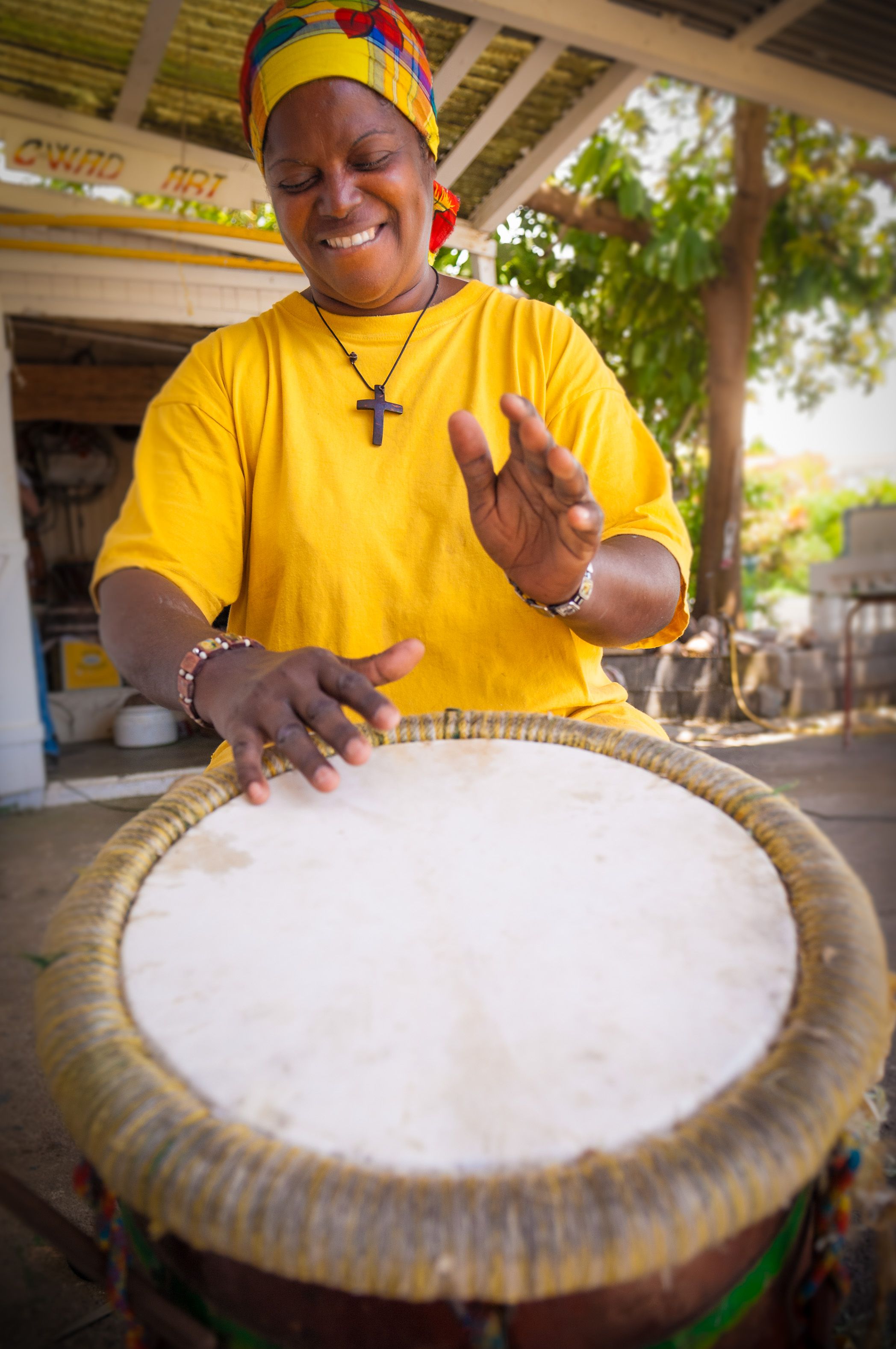 France, Caraïbes, Petites Antilles, Guadeloupe, Basse-Terre, Capesterre-Belle-Eau, Atelier Gwad'Art chez Claudine et Lambert LONDAS, facteurs de gwoka, le tambour traditionnel de l'archipel, à peau de cabri // France, Caribbean, Lesser Antilles, Guadeloupe, Basse-Terre, Capesterre-Belle-Eau, Atelier Gwad'Art at Claudine and Lambert LONDAS, gwoka factors, the traditional drum of the archipelago