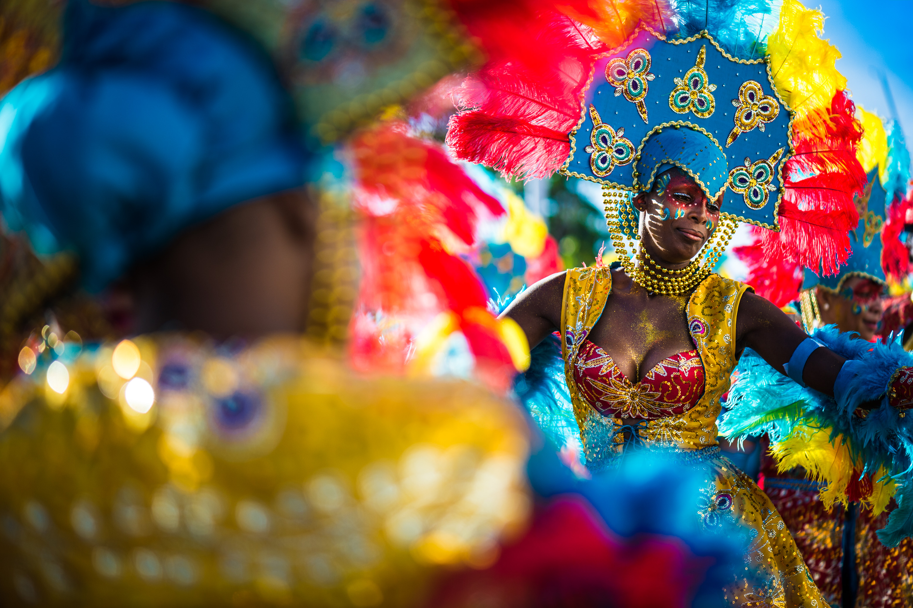 France, Guadeloupe, Grande Terre, Pointe-à-Pitre, portrait d'une danseuse du groupe Toum Black, lors du grand défilé de clôture des Jours Gras, MR non // France, Guadeloupe, Grande Terre, Pointe-à-Pitre, portrait of a dancer  of Toum Black band, during the closing parade of Shrovetide, MR no