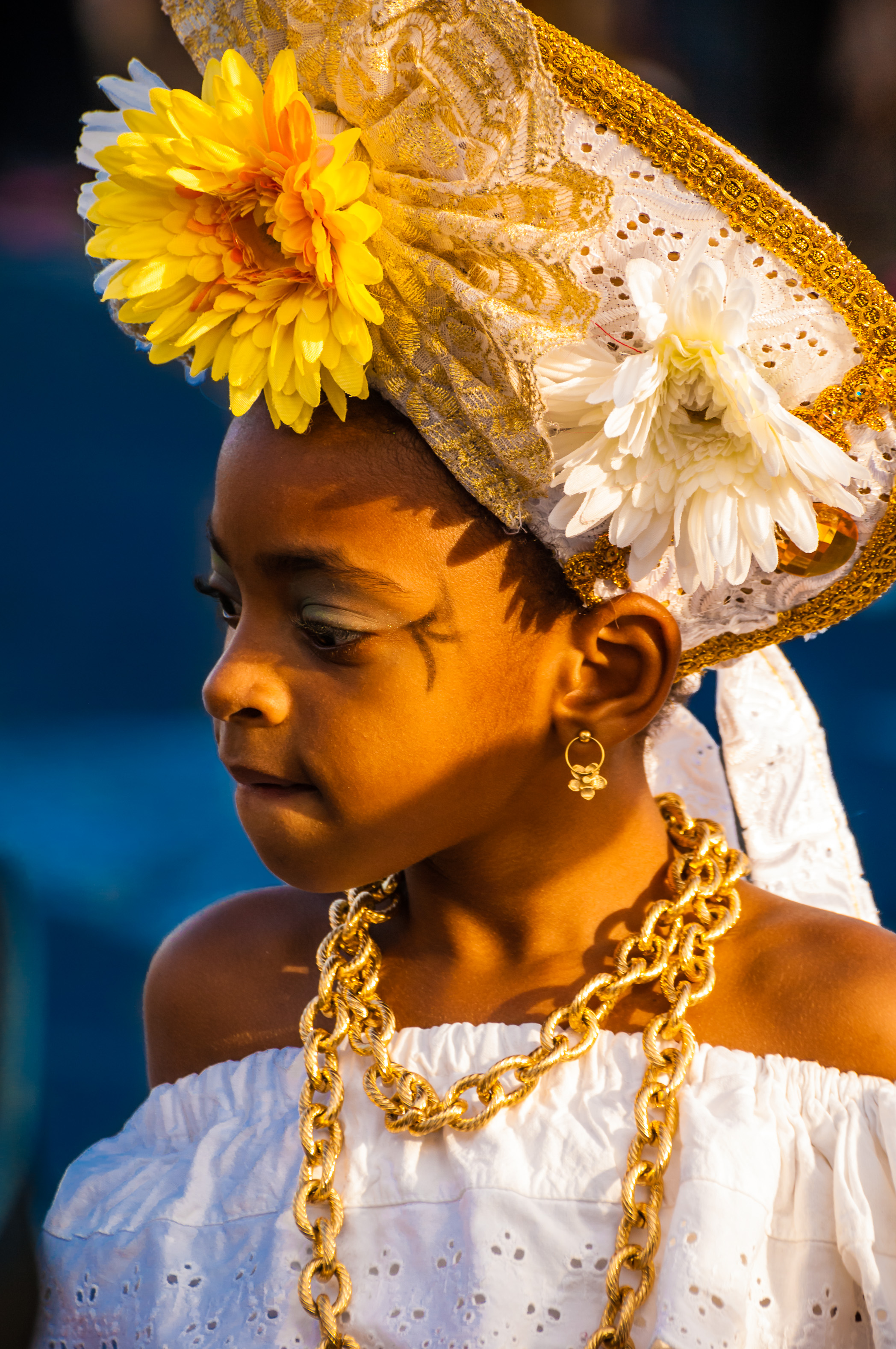 France, Guadeloupe, Grande Terre, Gosier, portrait d'une jeune fille carnavalière portant la traditionnelle chaîne forçat en référence à la période de l'escalvage, lors du défilé du Gosierval (USAGE PRESSE UNIQUEMENT) // France, Guadeloupe, Grande Terre, Gosier, portrait of a girl wearing traditional cable chain with reference to the period of escalvage, during the Gosierval parade (PRESS USE ONLY)
