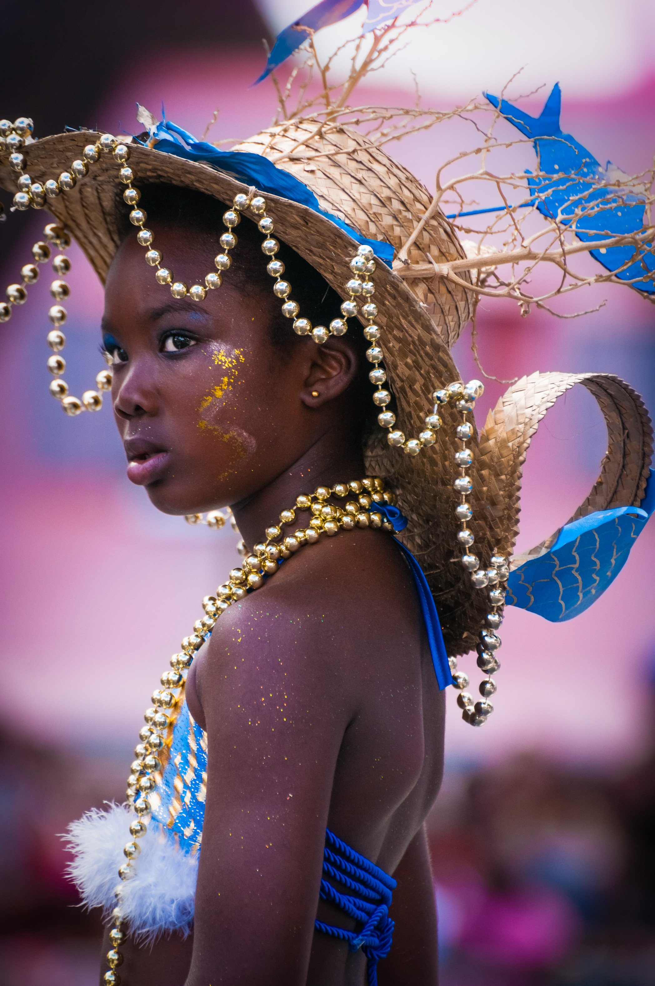 France, Guadeloupe, Basse-Terre, portrait d'une jeune danseuse du groupe Karapat Plus originaire de Pointe-Noire, lors du grand défilé de clôture des Jours Gras à Basse-Terre (USAGE PRESSE UNIQUEMENT) // France, Guadeloupe, Basse-Terre, portrait of a young dancer from Karapat Plus group of Pointe-Noire, during the closing parade of Shrovetide in Basse-Terre (PRESS USE ONLY)