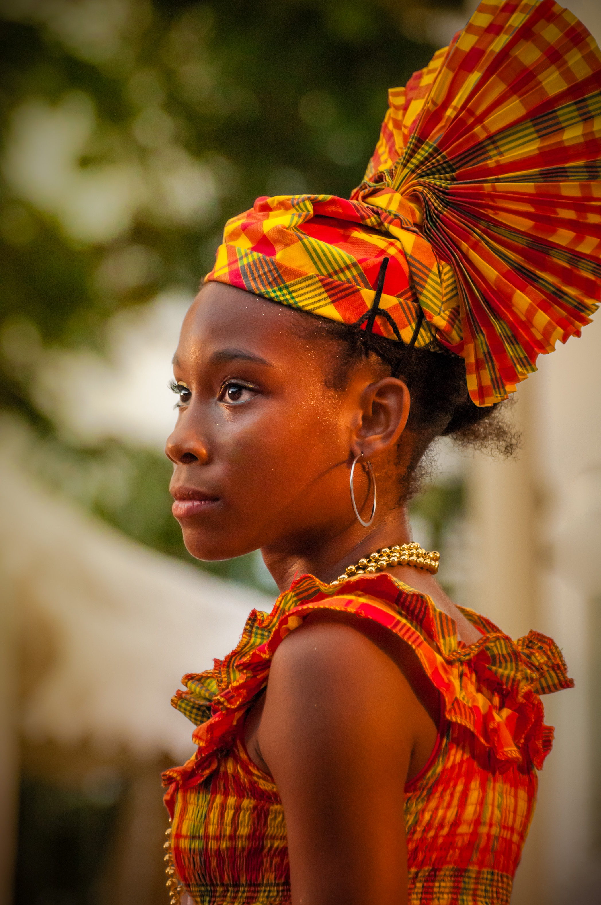 France, Guadeloupe, Basse-Terre, portrait d'une danseuse du groupe Bagad Karukéra en robe créole madras, lors du grand défilé de clôture des Jours Gras à Basse-Terre (USAGE PRESSE UNIQUEMENT) // France, Guadeloupe, Basse-Terre, portrait of a dancer of Bagad Karukéra band wearing a creole madras dress, during the closing parade of Shrovetide in Basse-Terre (PRESS USE ONLY)