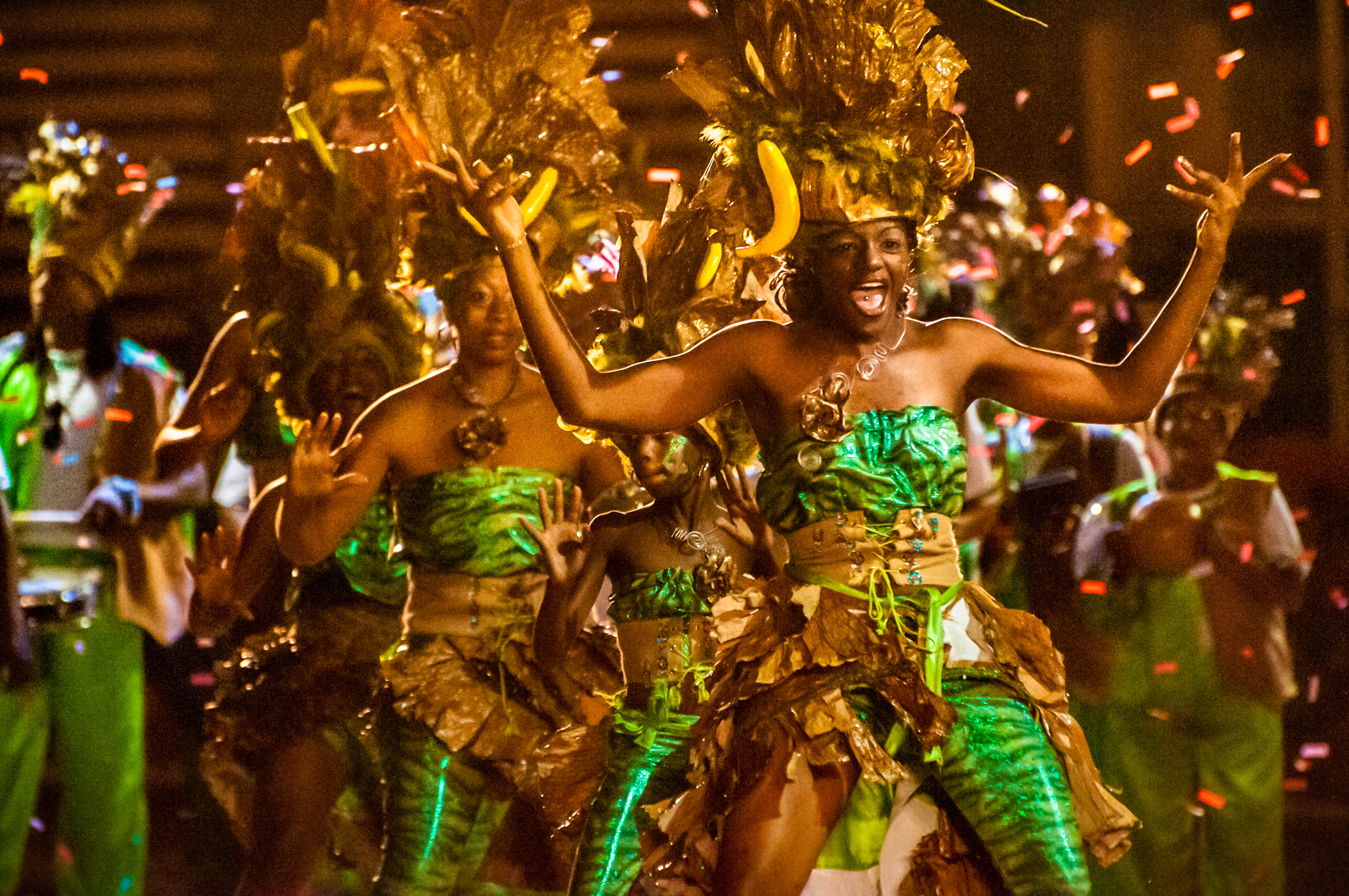 France, Guadeloupe, Basse-Terre, danseuse du groupe Lyannaj Carnaval, de Desbonnes, Deshaies, Duzere, lors du grand défilé de clôture des Jours Gras à Basse-Terre (USAGE PRESSE UNIQUEMENT) // France, Guadeloupe, Basse-Terre, dancer from Lyannaj Carnaval band, from Desbonnes, Deshaies, Duzere, during the closing parade of Shrovetide in Basse-Terre (PRESS USE ONLY)
