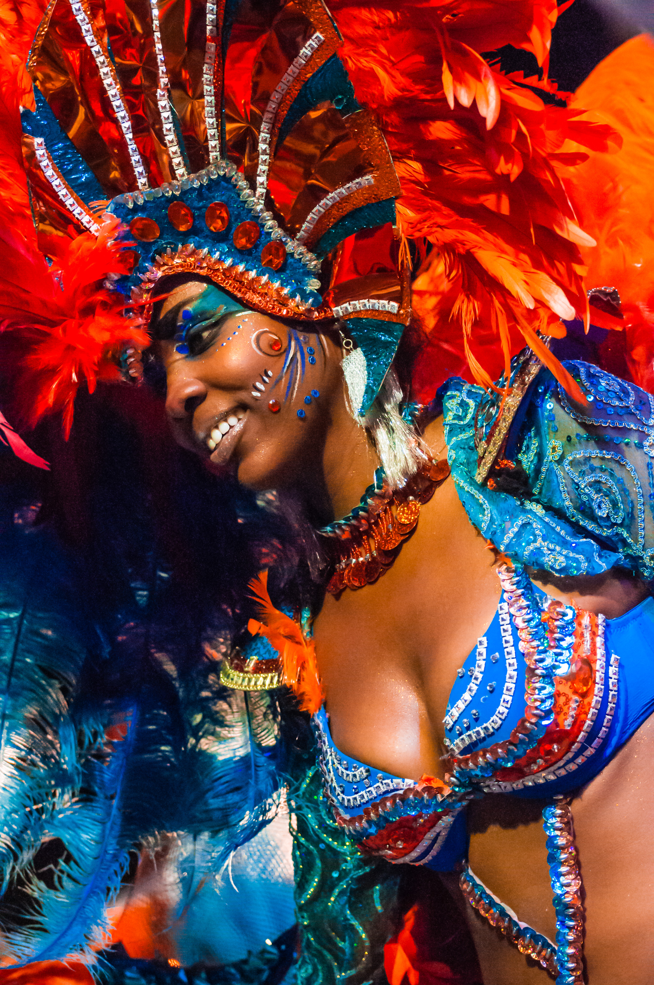 France, Guadeloupe, Basse-Terre, portrait d'une danseuse du groupe Transformation Pikanga originaire de Baie-Mahault, lors du grand défilé de clôture des Jours Gras à Basse-Terre (USAGE PRESSE UNIQUEMENT) // France, Guadeloupe, Basse-Terre, portrait of a dancer of Transformation Pikanga band from Baie-Mahault, during the closing parade of Shrovetide in Basse-Terre (PRESS USE ONLY)