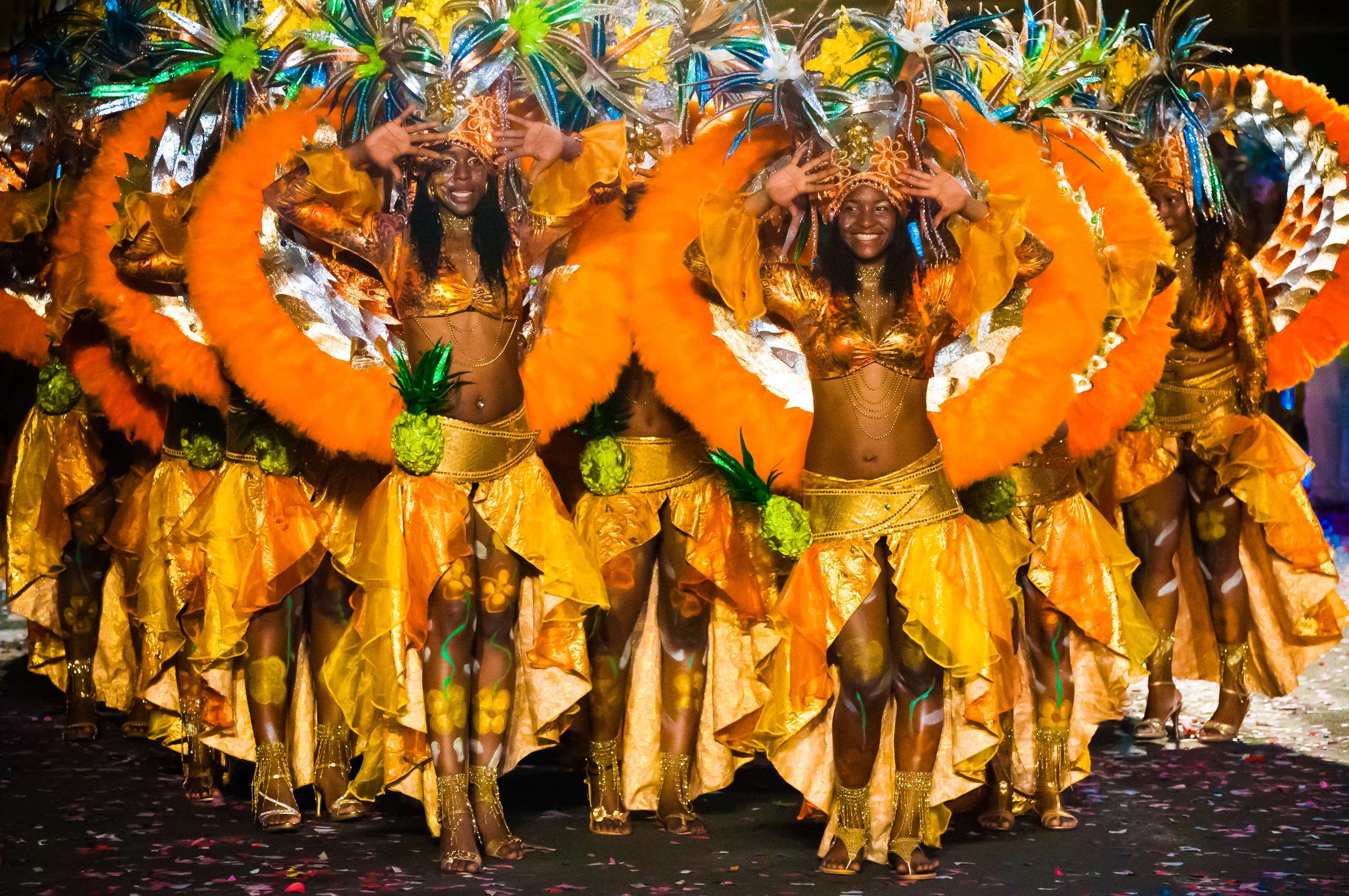 France, Guadeloupe, Basse-Terre, danseuses du groupe Magma originaire de Basse-Terre, lors du grand défilé de clôture des Jours Gras à Basse-Terre (USAGE PRESSE UNIQUEMENT) // France, Guadeloupe, Basse-Terre, dancers of Magma band from Basse-Terre, during the closing parade of Shrovetide in Basse-Terre (PRESS USE ONLY)