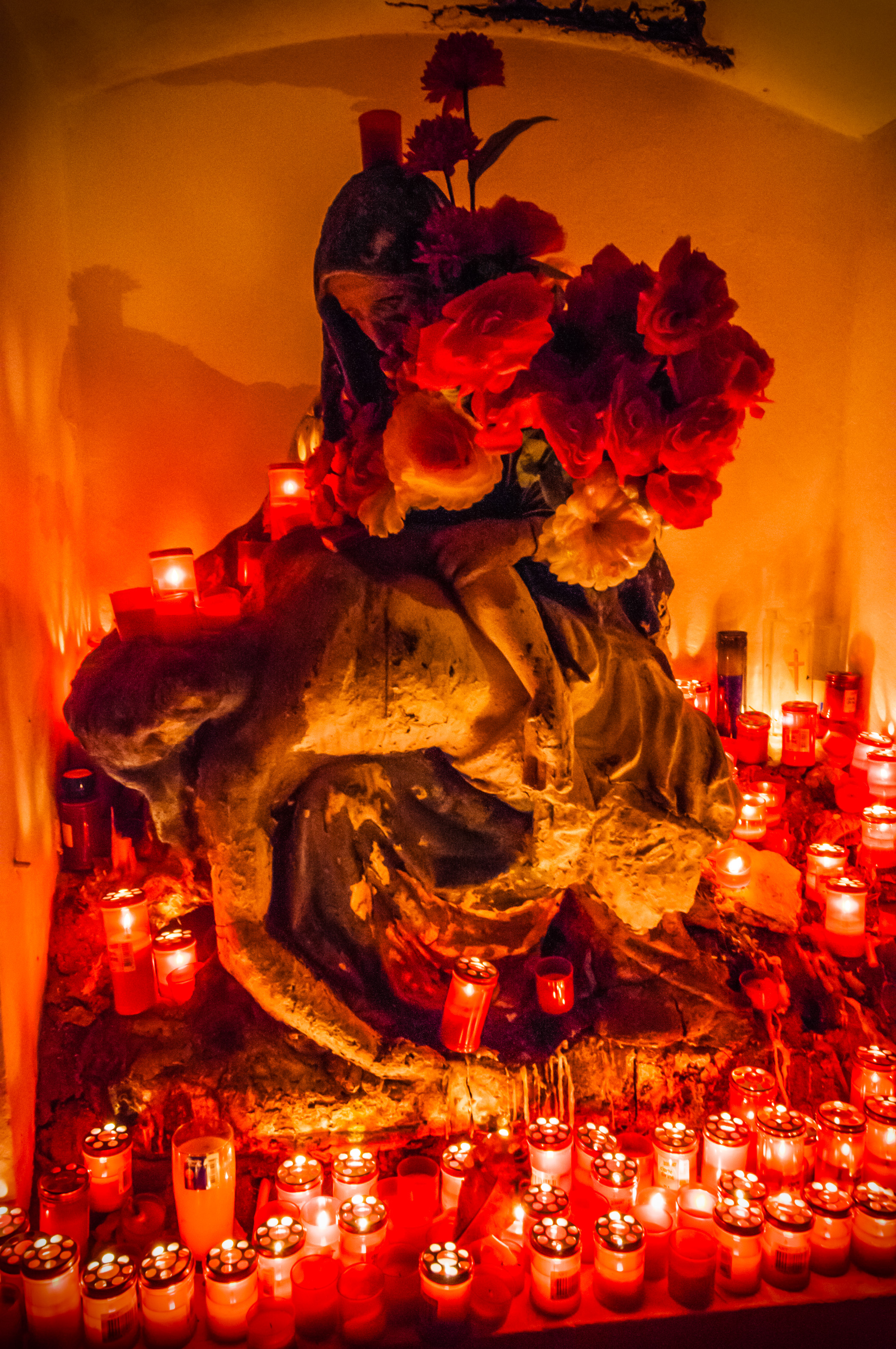 France, Petites Antilles, Guadeloupe, archipel des Saintes, Terre-de-Haut, veillée mortuaire de la Toussaint à la lueur des cierges, PR-MR non // France, French West Indies, Guadeloupe, Les Saintes, Terre-de-Haut funeral wake of All Saints Day in the glow of candles, MR-PR no