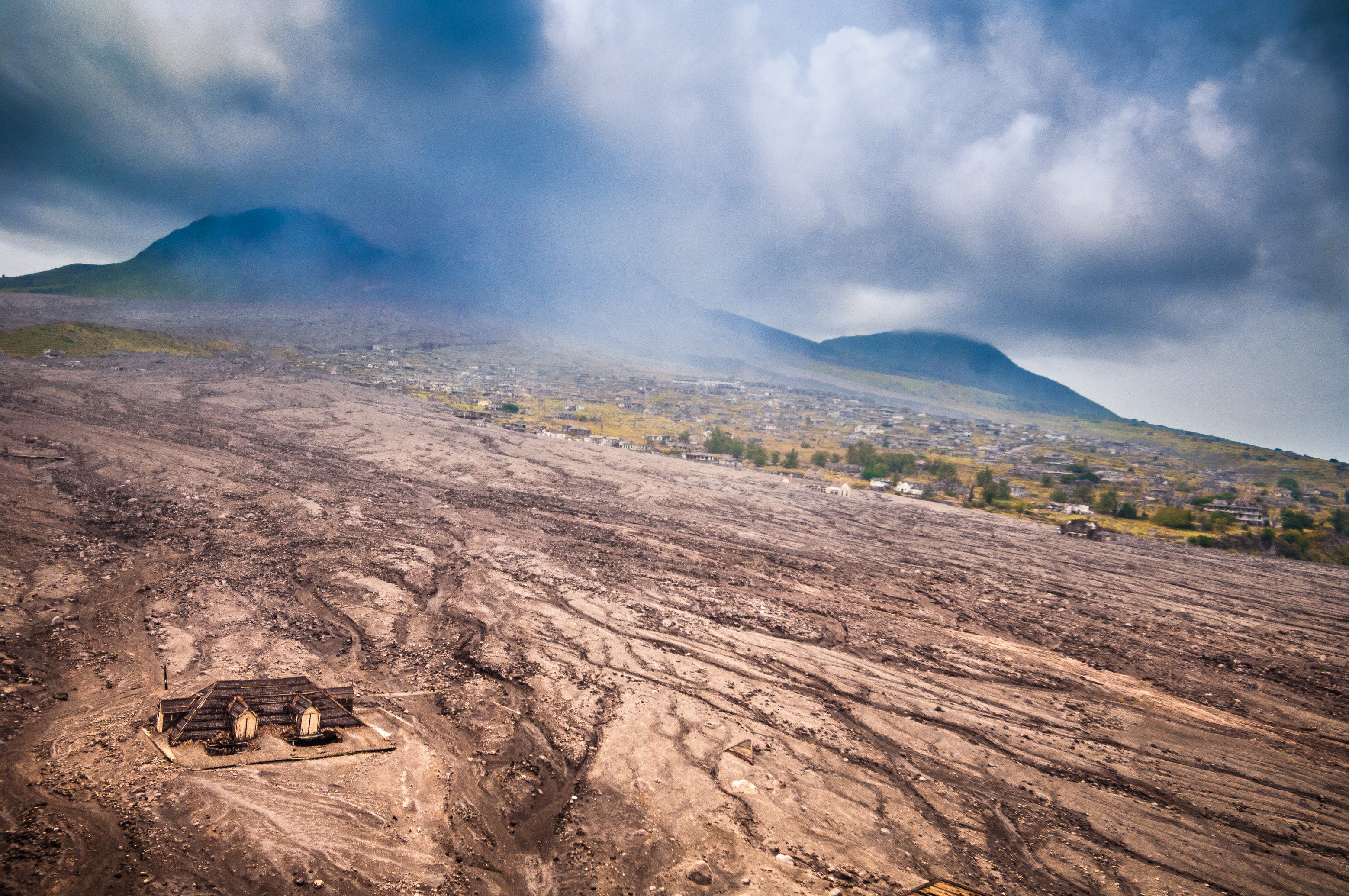 Montserrat, au rythme du volcan : découvrez aussi les reportages parus dans la presse magazine / Photos : Aurélien BRUSINI