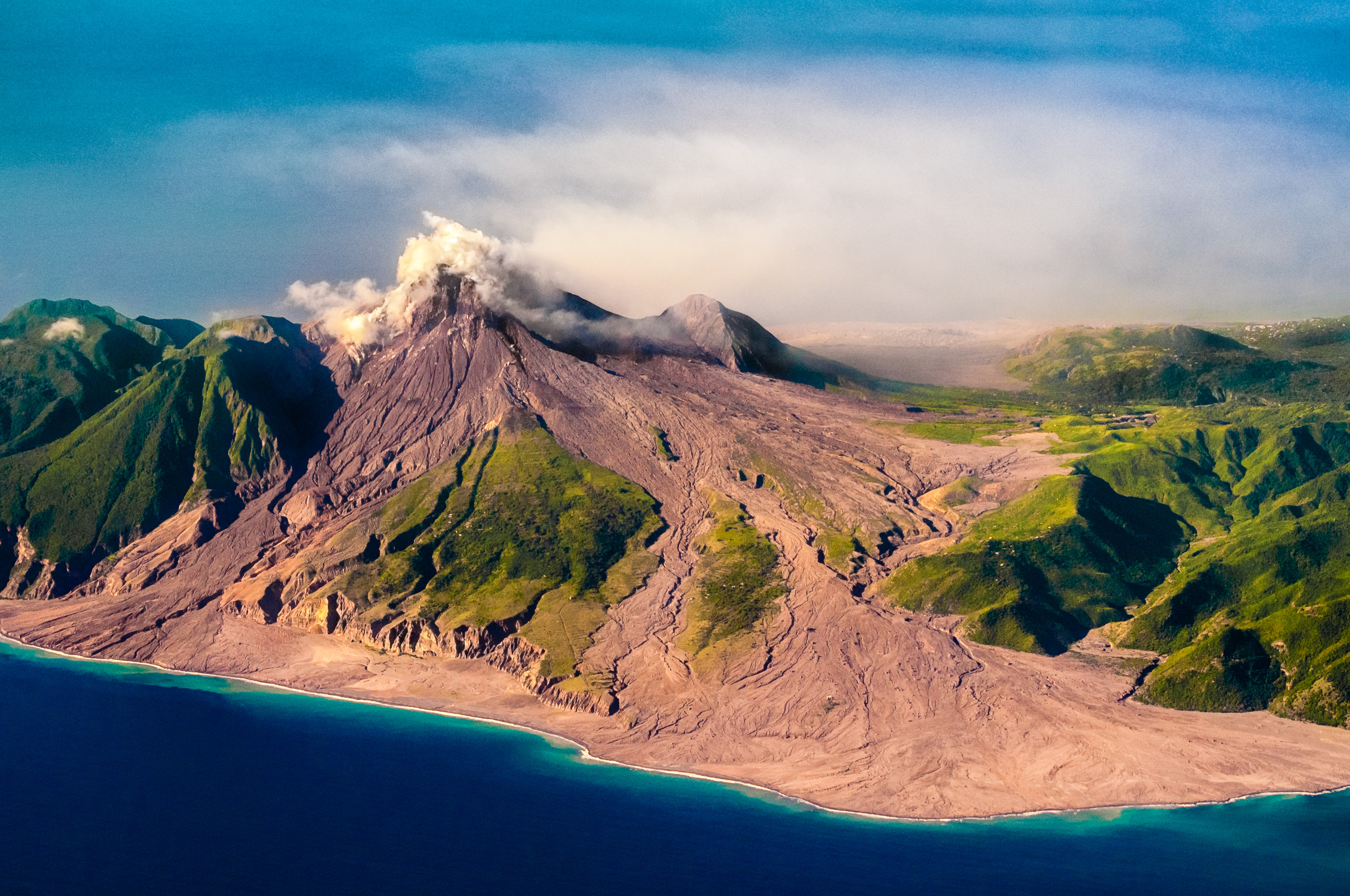 Montserrat, au rythme du volcan : découvrez aussi les reportages parus dans la presse magazine / Photos : Aurélien BRUSINI