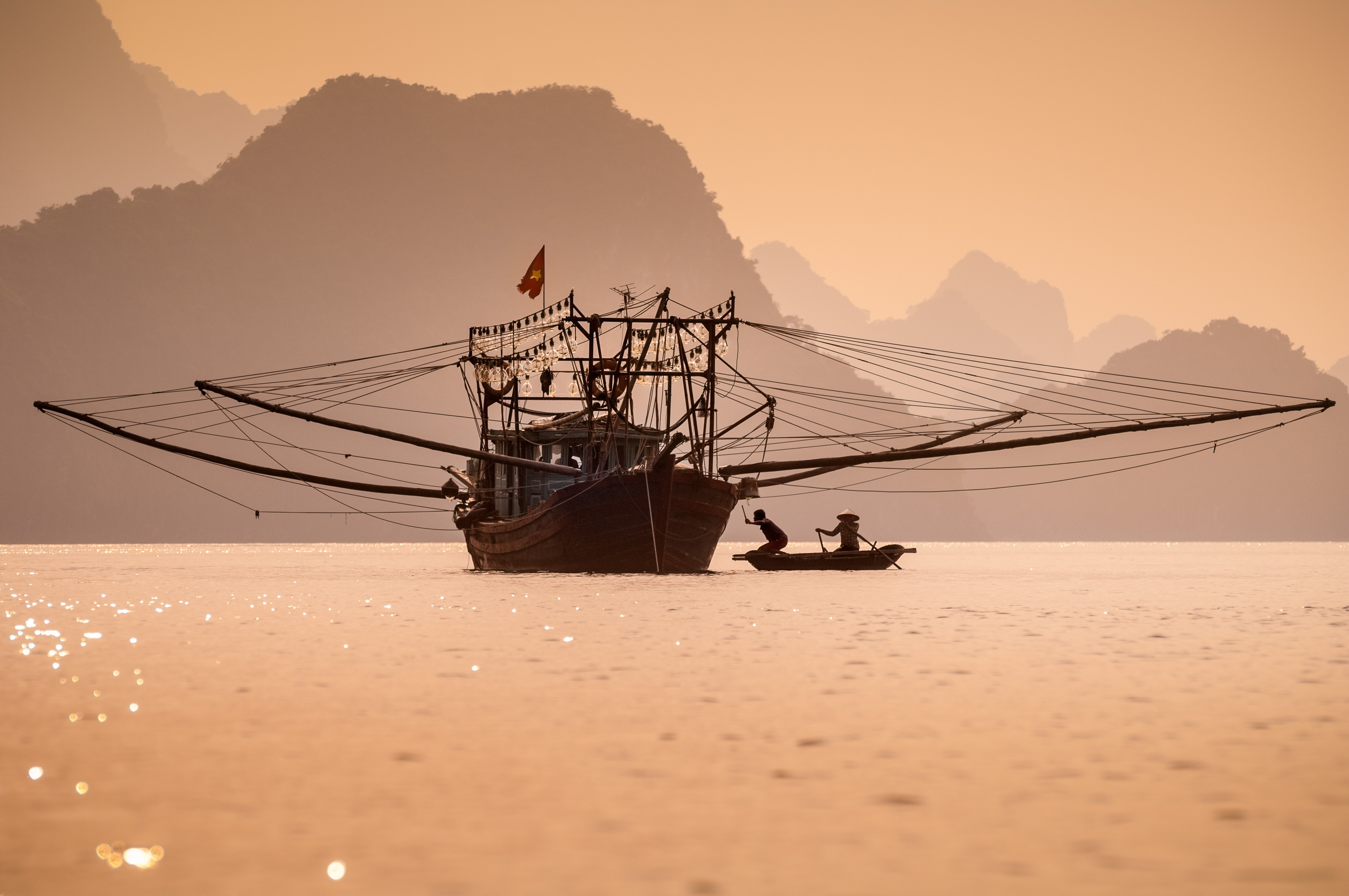"Colosses aux pieds d'argiles", en Baie de Hạ Long / Photos : Aurélien BRUSINI