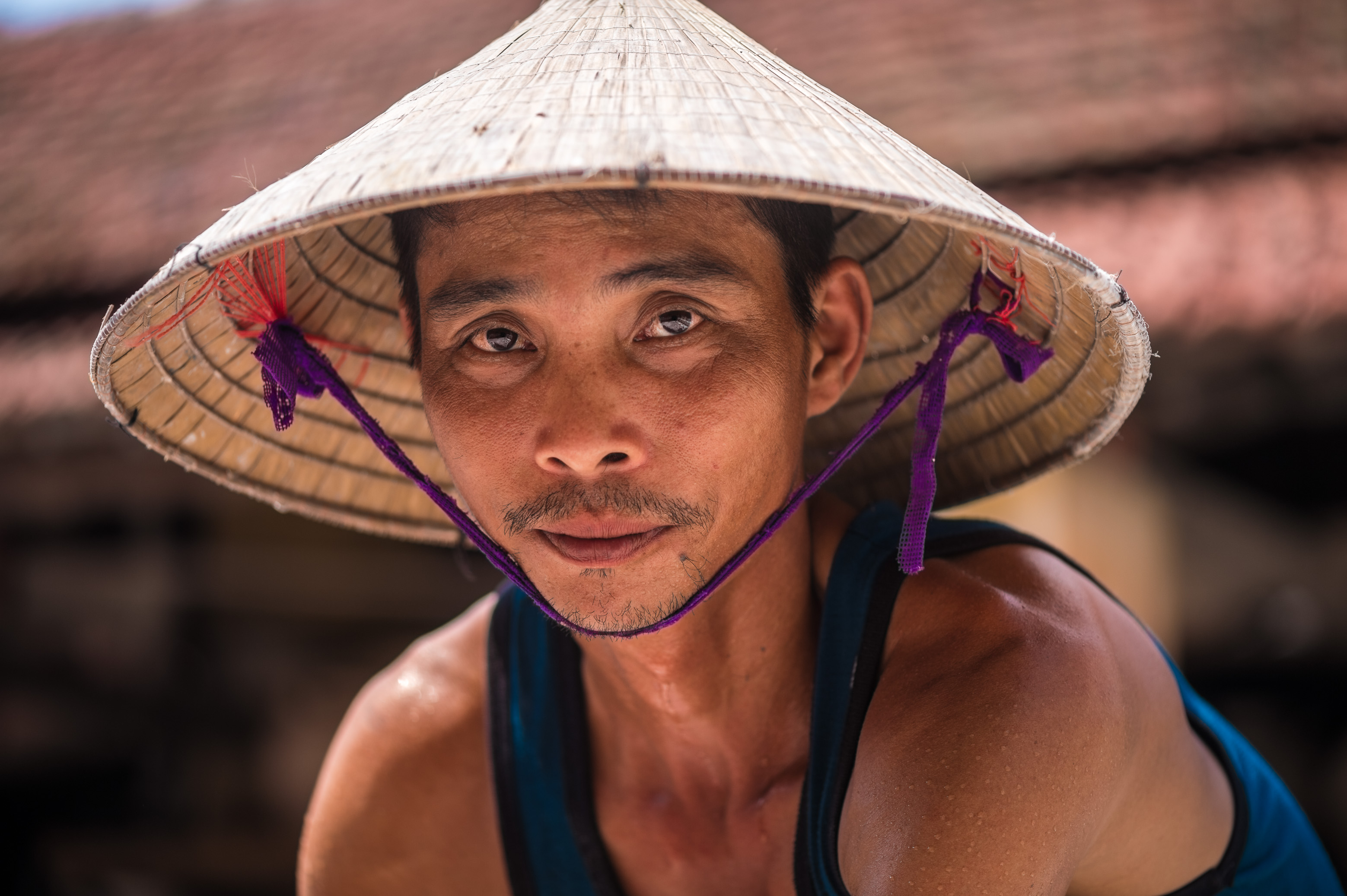 Asie du Sud-Est, Viêt Nam, Province de Quảng Ninh, ville de Đông Triều, portrait d'un artisan à l'atelier de poterie // South-East Asia Vietnam, Quang Ninh province, Đông Triều City, portrait of a craftsman in pottery