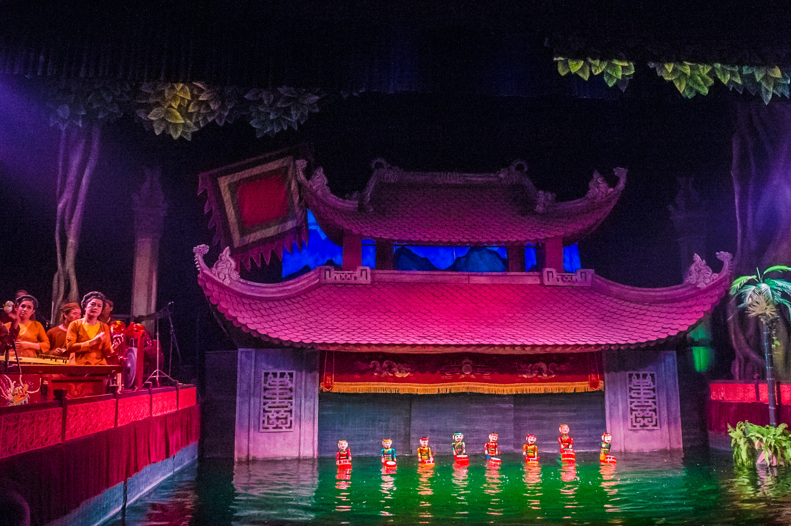 Asie du Sud-Est, capitale du Viêt Nam, delta du fleuve Rouge, ville de Hanoï, représentation au théâtre de marionnettes sur l'eau Thang Long // Southeast Asia, Vietnam's capital, Red River Delta, Hanoi, performance at the Thang Long Water Puppet Theatre