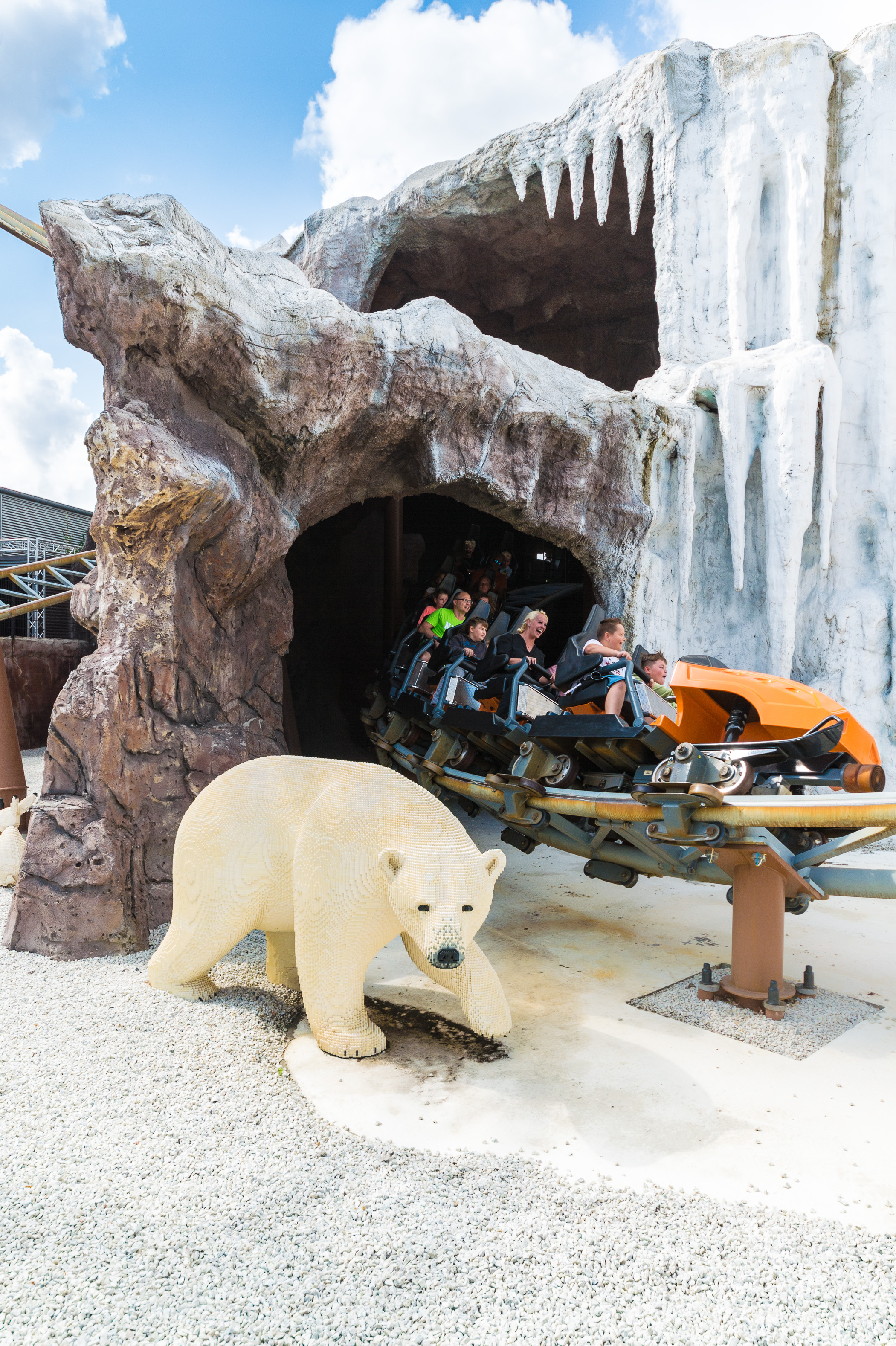 Danemark, Jutland, Billund, Legoland® Billund est le tout premier parc Legoland créé en 1968, près du siège de l'entreprise Lego® (le terme Lego est dérivé du danois «Leg godt» qui signifie «joue bien»), il est composé des espaces suivants : Miniland, Legoredo Town, Imagination Zone, Knights' Kingdom, DUPLO Land, Pirate Land, LEGO City, Dino Island, Fun Town, Adventure Land, LEGO X-Treme, Traffic, Kingdom of The Pharaohs, Land of The Vikings, ici Polar Land, PR // Denmark, Jutland, Billund, Legoland® Billund is the first Legoland Park established in 1968, near the headquarters of the Lego® company (the term Lego is derived from the Danish "Leg godt" meaning "plays well"), it is consisting of the following areas: Miniland, Legoredo Town, Fantasy Zone, Knights' Kingdom, DUPLO Land, Pirate Land, LEGO City, Dino Island, Fun Town, LEGO X-Treme, Adventure Land, Traffic, Kingdom of the Pharaohs, Land of The Vikings, here Polar Land, PR