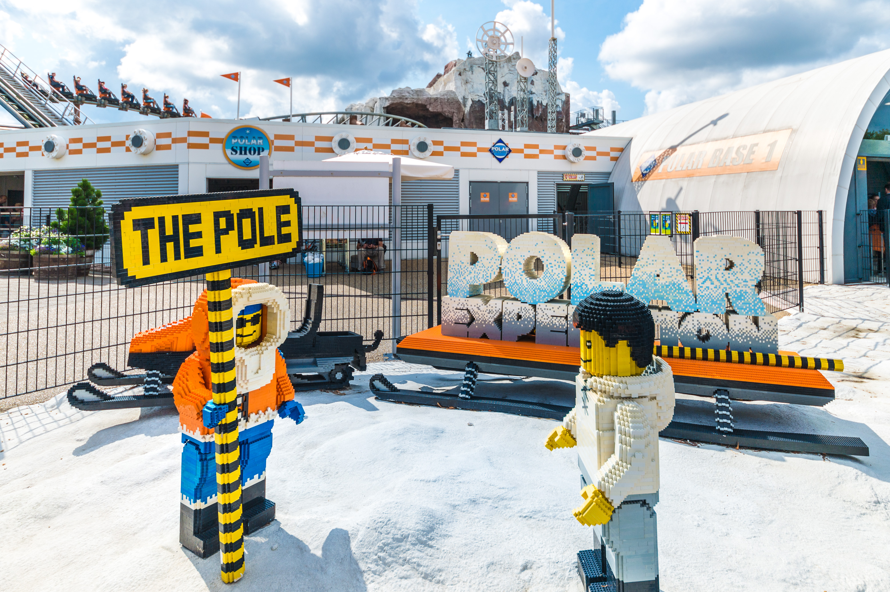 Danemark, Jutland, Billund, Legoland® Billund est le tout premier parc Legoland créé en 1968, près du siège de l'entreprise Lego® (le terme Lego est dérivé du danois «Leg godt» qui signifie «joue bien»), il est composé des espaces suivants : Miniland, Legoredo Town, Imagination Zone, Knights' Kingdom, DUPLO Land, Pirate Land, LEGO City, Dino Island, Fun Town, Adventure Land, LEGO X-Treme, Traffic, Kingdom of The Pharaohs, Land of The Vikings, ici Polar Land, PR // Denmark, Jutland, Billund, Legoland® Billund is the first Legoland Park established in 1968, near the headquarters of the Lego® company (the term Lego is derived from the Danish "Leg godt" meaning "plays well"), it is consisting of the following areas: Miniland, Legoredo Town, Fantasy Zone, Knights' Kingdom, DUPLO Land, Pirate Land, LEGO City, Dino Island, Fun Town, LEGO X-Treme, Adventure Land, Traffic, Kingdom of the Pharaohs, Land of The Vikings, here Polar Land, PR