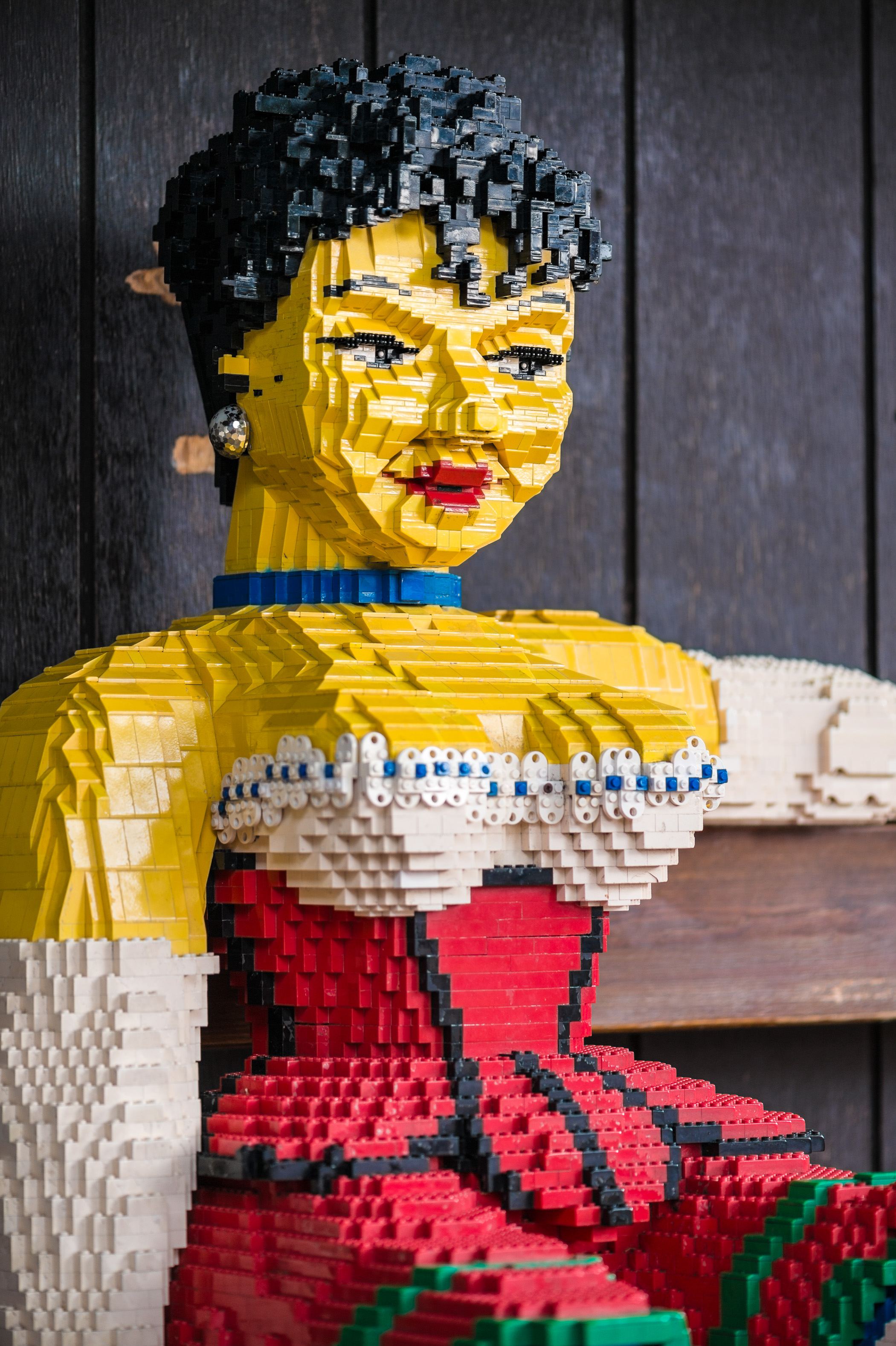Danemark, Jutland, Billund, Legoland® Billund est le tout premier parc Legoland créé en 1968, près du siège de l'entreprise Lego® (le terme Lego est dérivé du danois «Leg godt» qui signifie «joue bien»), il est composé des espaces suivants : Miniland, ici une danseuse de saloon en briques grandeur nature dans Legoredo Town, Imagination Zone, Knights' Kingdom, DUPLO Land, Pirate Land, LEGO City, Dino Island, Fun Town, Adventure Land, LEGO X-Treme, Traffic, Kingdom of The Pharaohs, Land of The Vikings, PR // Denmark, Jutland, Billund, Legoland® Billund is the first Legoland Park established in 1968, near the headquarters of the Lego® company (the term Lego is derived from the Danish "Leg godt" meaning "plays well"), it is consisting of the following areas: Miniland, here a life-size brick saloon dancer in Legoredo Town, Imagination Zone, Knights' Kingdom, DUPLO Land, Pirate Land, LEGO City, Dino Island, Fun Town, Adventure Land, LEGO X-Treme, Traffic, Kingdom of The Pharaohs, Land of The Vikings, PR