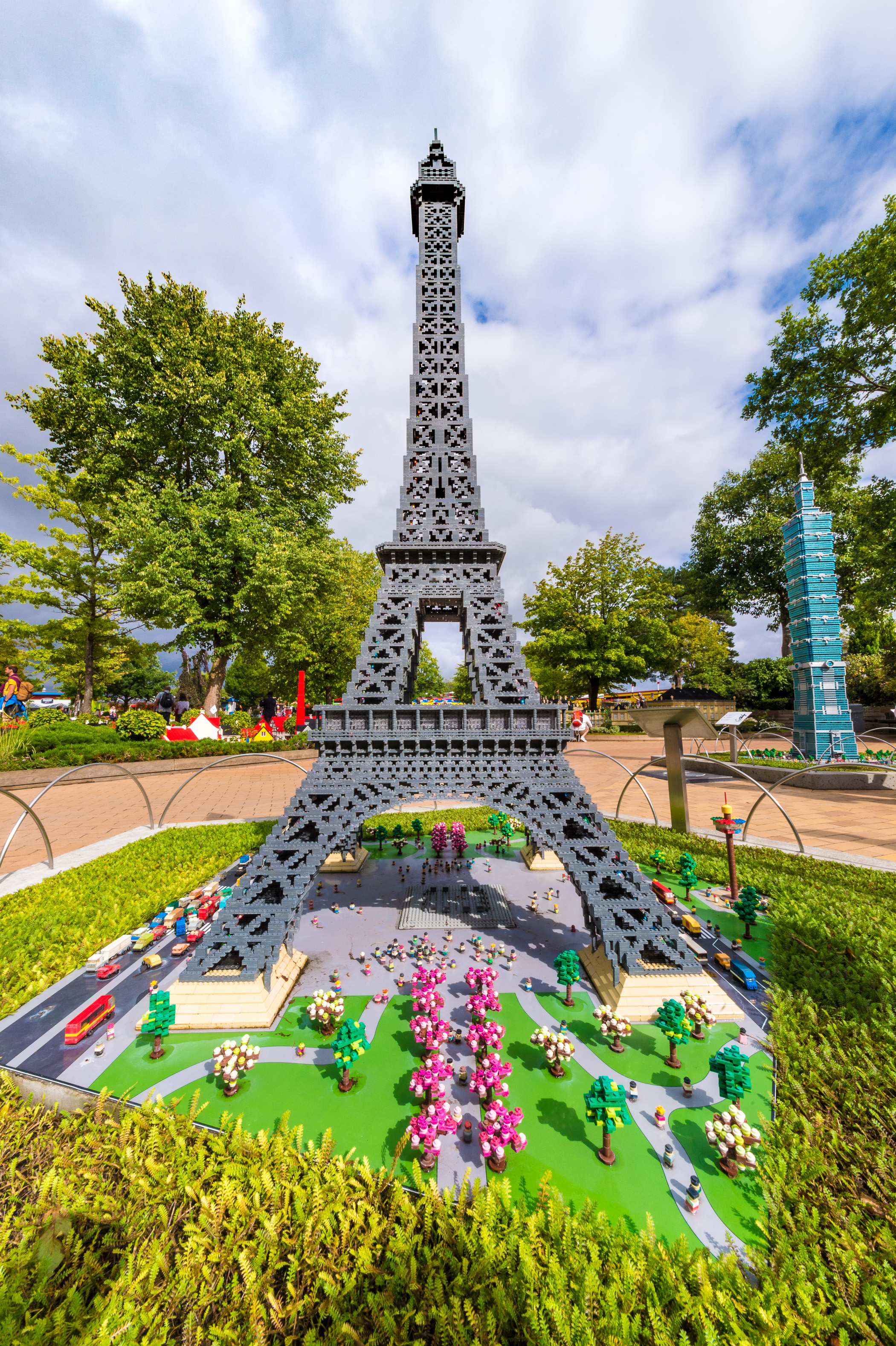 Danemark, Jutland, Billund, Legoland® Billund est le tout premier parc Legoland créé en 1968, près du siège de l'entreprise Lego® (le terme Lego est dérivé du danois «Leg godt» qui signifie «joue bien»), il est composé des espaces suivants : ici la Tour Eiffel dans Miniland - véritable monde miniature animé, mais aussi Legoredo Town, Imagination Zone, Knights' Kingdom, DUPLO Land, Pirate Land, LEGO City, Dino Island, Fun Town, Adventure Land, LEGO X-Treme, Traffic, Kingdom of The Pharaohs, Land of The Vikings, PR // Denmark, Jutland, Billund, Legoland® Billund is the first Legoland Park established in 1968, near the headquarters of the Lego® company (the term Lego is derived from the Danish "Leg godt" meaning "plays well"), it is consisting of the following spaces: here the Eiffel Tower in Miniland - a real animated miniature world, but also Legoredo Town, Imagination Zone, Knights' Kingdom, DUPLO Land, Pirate Land, LEGO City, Dino Island, Fun Town, Adventure Land, LEGO X- Treme, Traffic, Kingdom of The Pharaohs, Land of The Vikings, PR
