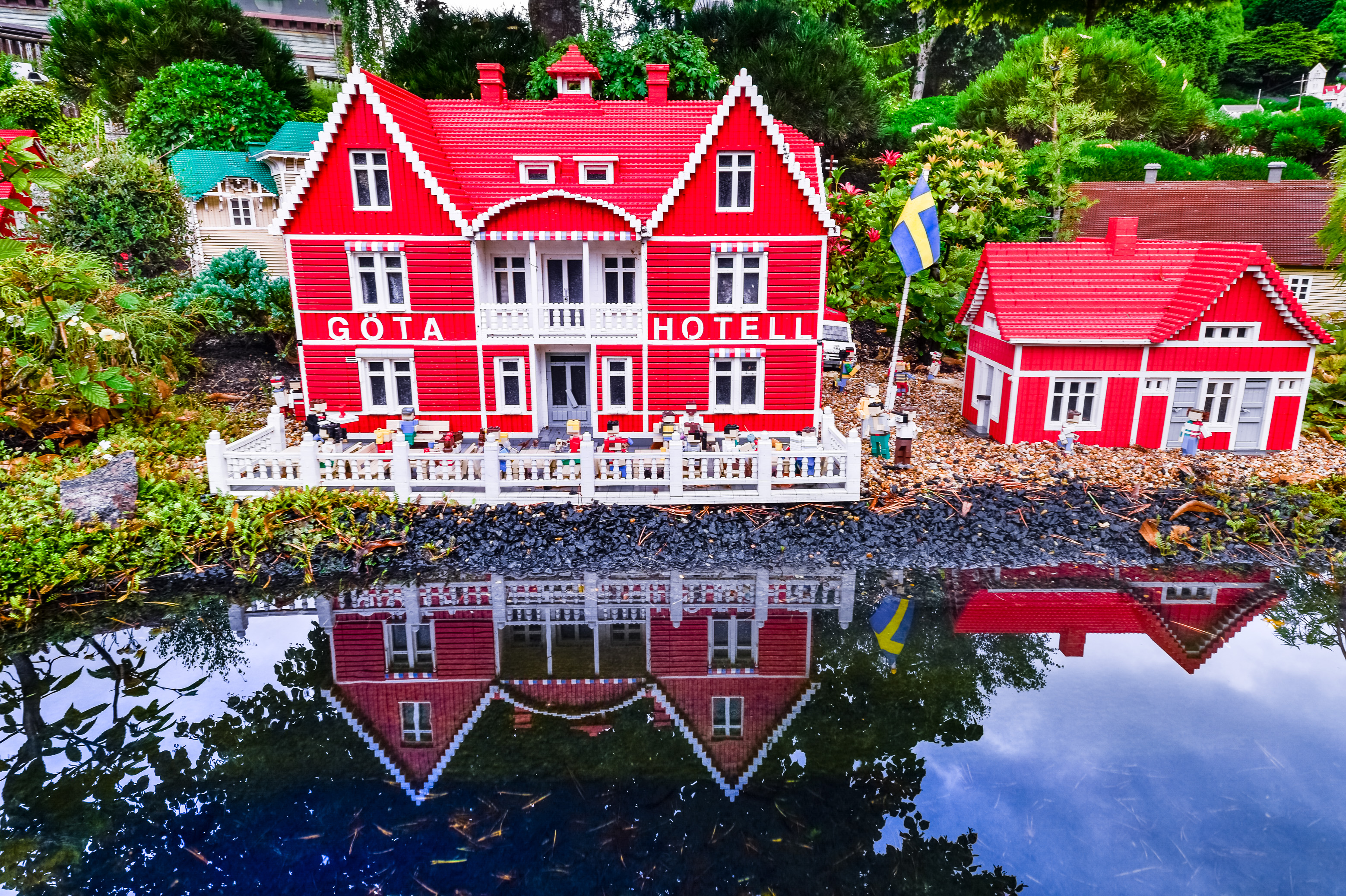 Danemark, Jutland, Billund, Legoland® Billund est le tout premier parc Legoland créé en 1968, près du siège de l'entreprise Lego® (le terme Lego est dérivé du danois «Leg godt» qui signifie «joue bien»), il est composé des espaces suivants : ici l'hôtel suédois Göta dans Miniland - véritable monde miniature animé, mais aussi Legoredo Town, Imagination Zone, Knights' Kingdom, DUPLO Land, Pirate Land, LEGO City, Dino Island, Fun Town, Adventure Land, LEGO X-Treme, Traffic, Kingdom of The Pharaohs, Land of The Vikings, PR // Denmark, Jutland, Billund, Legoland® Billund is the first Legoland Park established in 1968, near the headquarters of the Lego® company (the term Lego is derived from the Danish "Leg godt" meaning "plays well"), it is consisting of the following spaces: here the Swedish Göta Hotell in Miniland - a real animated miniature world, but also Legoredo Town, Imagination Zone, Knights' Kingdom, DUPLO Land, Pirate Land, LEGO City, Dino Island, Fun Town, Adventure Land, LEGO X-Treme, Traffic, Kingdom of The Pharaohs, Land of The Vikings, PR