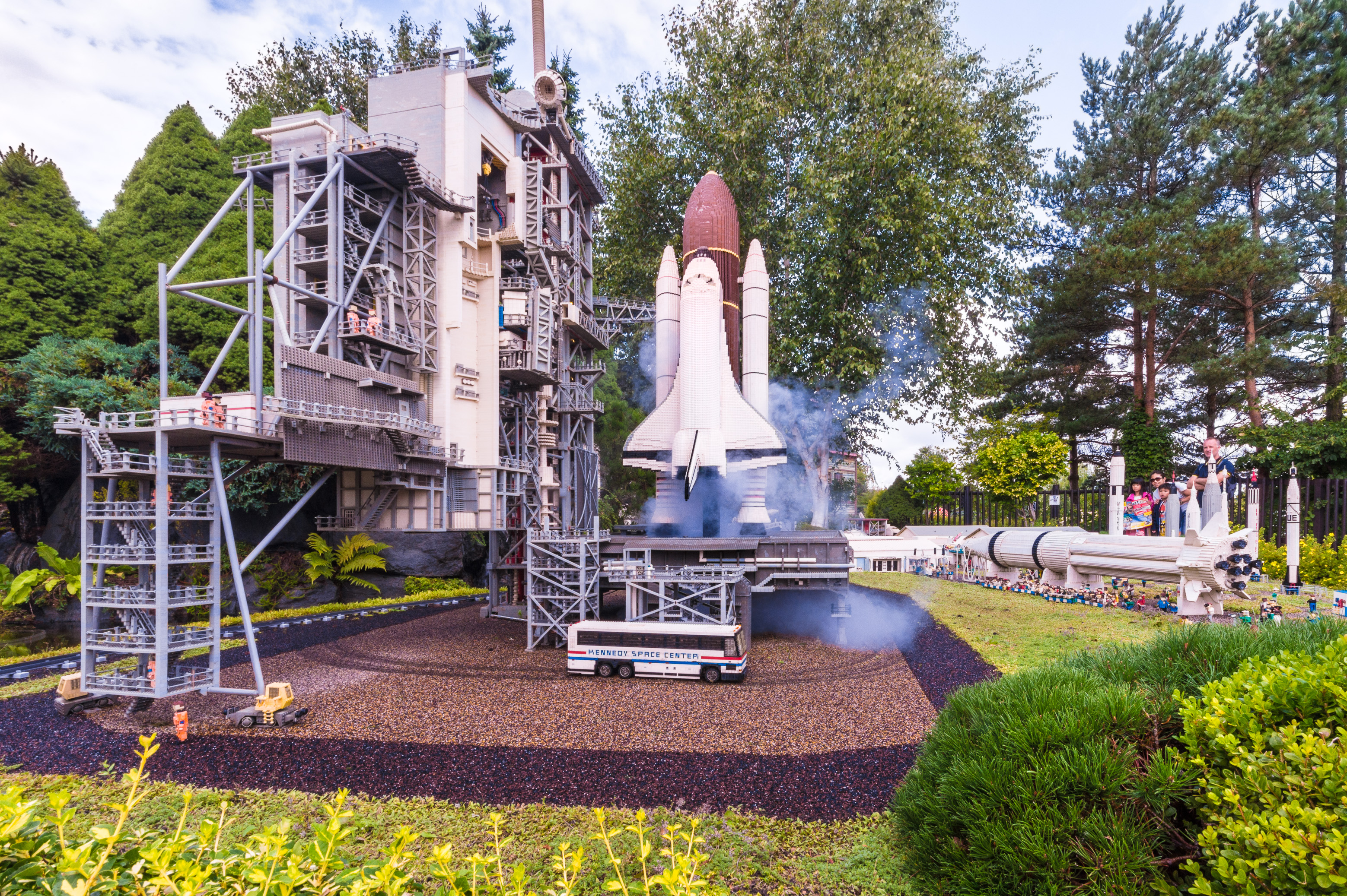 Danemark, Jutland, Billund, Legoland® Billund est le tout premier parc Legoland créé en 1968, près du siège de l'entreprise Lego® (le terme Lego est dérivé du danois «Leg godt» qui signifie «joue bien»), il est composé des espaces suivants : ici le Centre Spatial Kennedy de Cape Canaveral et le décollage de la navette Columbia dans Miniland - véritable monde miniature animé, mais aussi Legoredo Town, Imagination Zone, Knights' Kingdom, DUPLO Land, Pirate Land, LEGO City, Dino Island, Fun Town, Adventure Land, LEGO X-Treme, Traffic, Kingdom of The Pharaohs, Land of The Vikings, PR // Denmark, Jutland, Billund, Legoland® Billund is the first Legoland Park established in 1968, near the headquarters of the Lego® company (the term Lego is derived from the Danish "Leg godt" meaning "plays well"), it is consisting of the following areas: here the Kennedy Space Center of Cape Canaveral and the takeoff of the shuttle Columbia in Miniland - true animated miniature world, but also Legoredo Town, Imagination Zone, Knights' Kingdom, DUPLO Land, Pirate Land, LEGO City, Dino Island, Fun Town, LEGO X-Treme, Adventure Land, Traffic, Kingdom of the Pharaohs, Land of The Vikings, PR