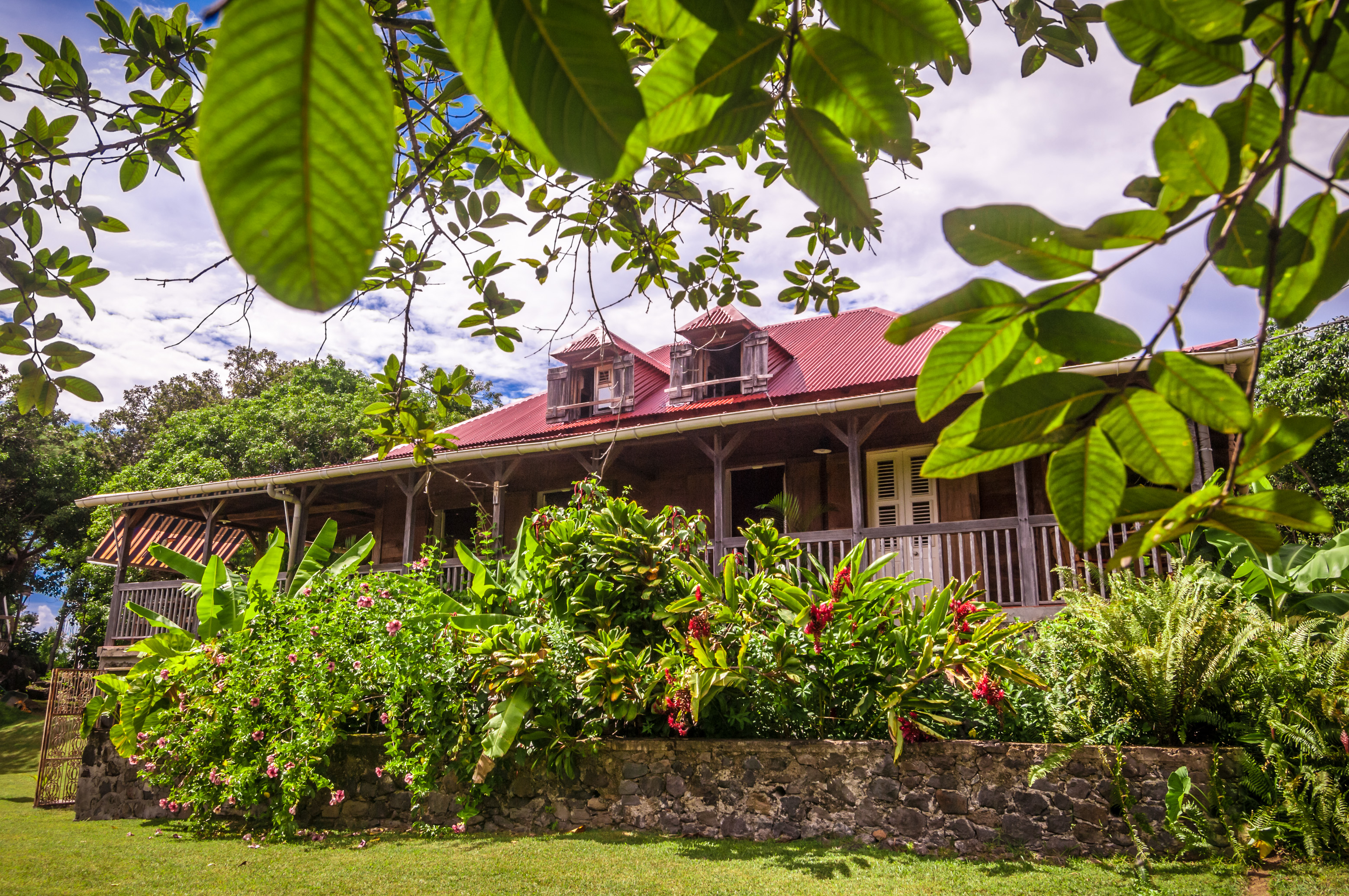 http://www.chambrescabanesguadeloupe.com
