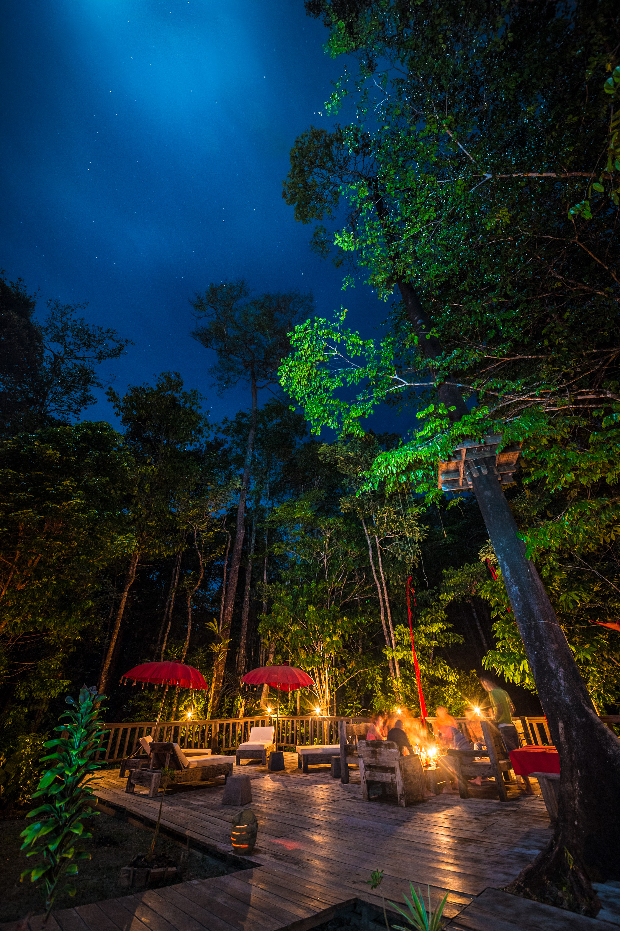 France, Guyane, Kourou, Ponton-terrasse du Wapa Lodge, vu de nuit // France, French Guiana, Kourou, Pontoon-terrace of Wapa Lodge by night