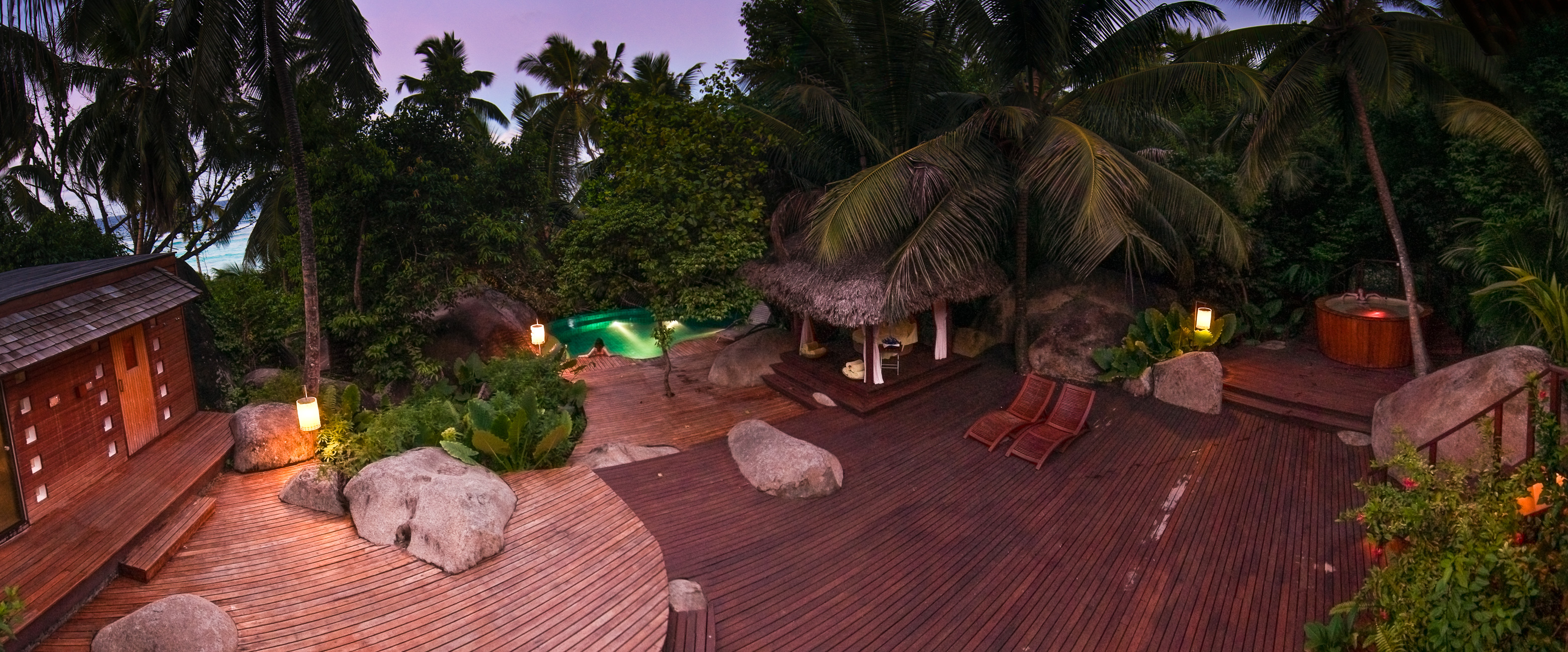 Seychelles, océan Indien, île de Silhouette, Hilton Seychelles Labriz Resort & Spa, vue panoramique du spa en terrasses au coucher du soleil, MR oui PR non // Seychelles, Indian Ocean, Silhouette Island, Hilton Seychelles Labriz Resort & Spa, panoramic view of in terraces spa at sunset, MR yes PR no