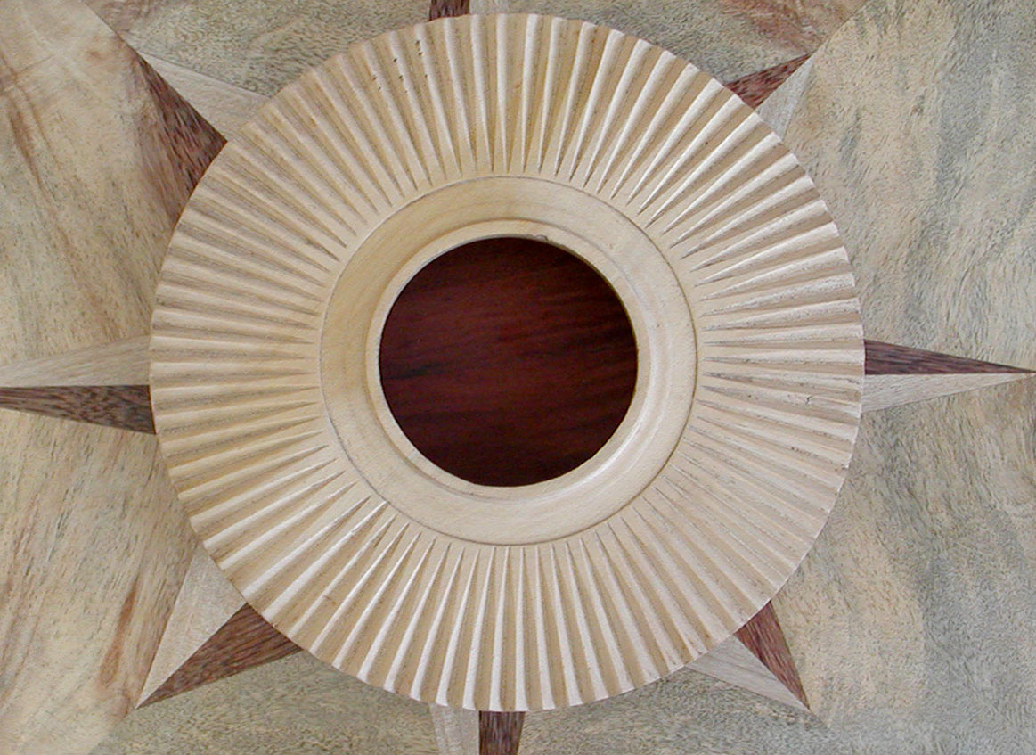 Design d'objets usuels fortement empreints de la culture créole seychelloise : dessins, plans de réalisation et prototypage puis fabrication avec les artisants locaux.